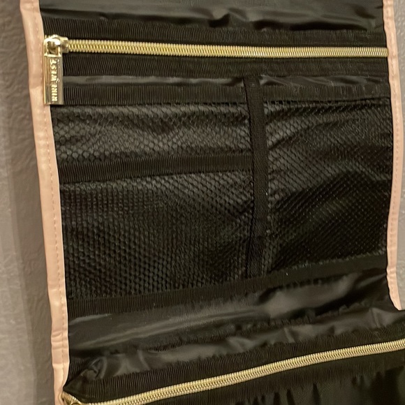 Nine West Hanging Travel Organizer - New with Tags - Picture 4 of 7